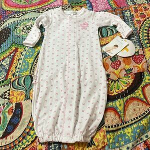 NWT Magnolia Baby Ruffle Converter Gown size Newborn 🎀🎀🎀🎀🎀